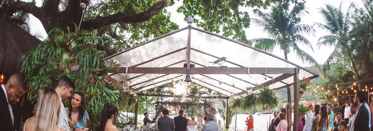 Casamento com alma tropical no Solar das Palmeiras Rio